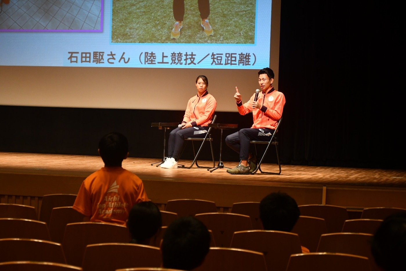 質問に答える石田さん