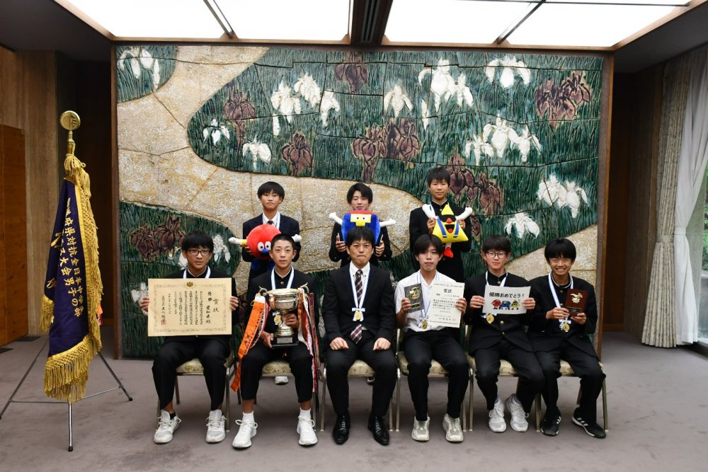 愛知県選抜チームの監督と選手