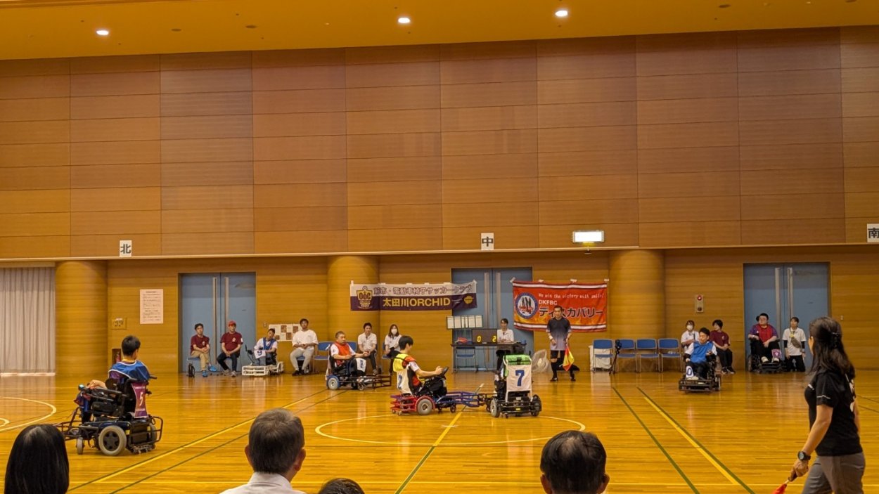 電動車椅子サッカー試合