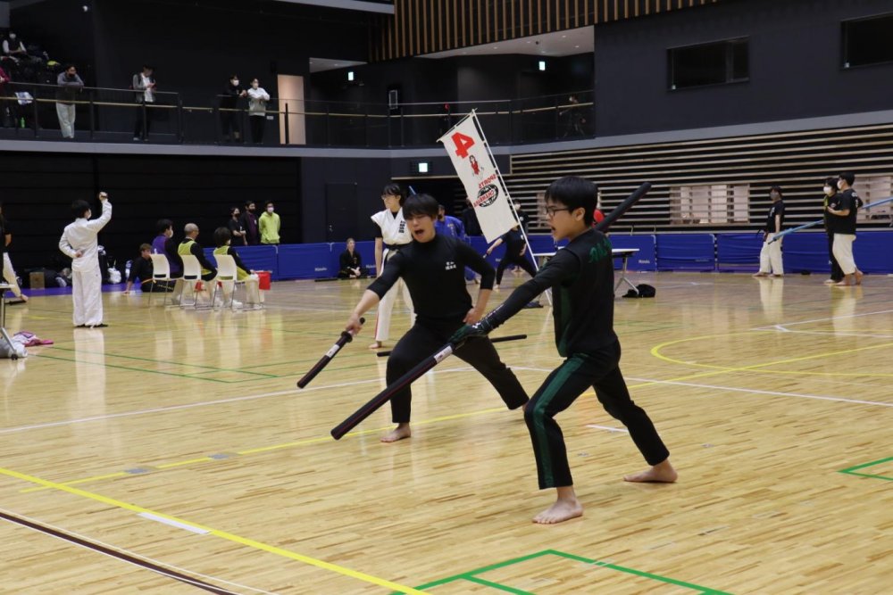 スポーツチャンバラの競技の様子
