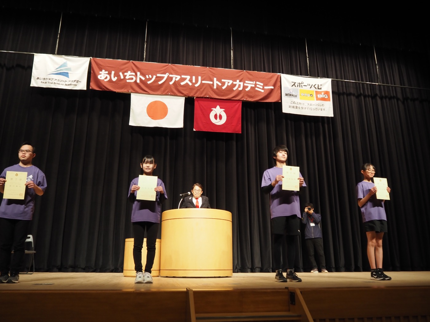 代表者修了証披露の様子