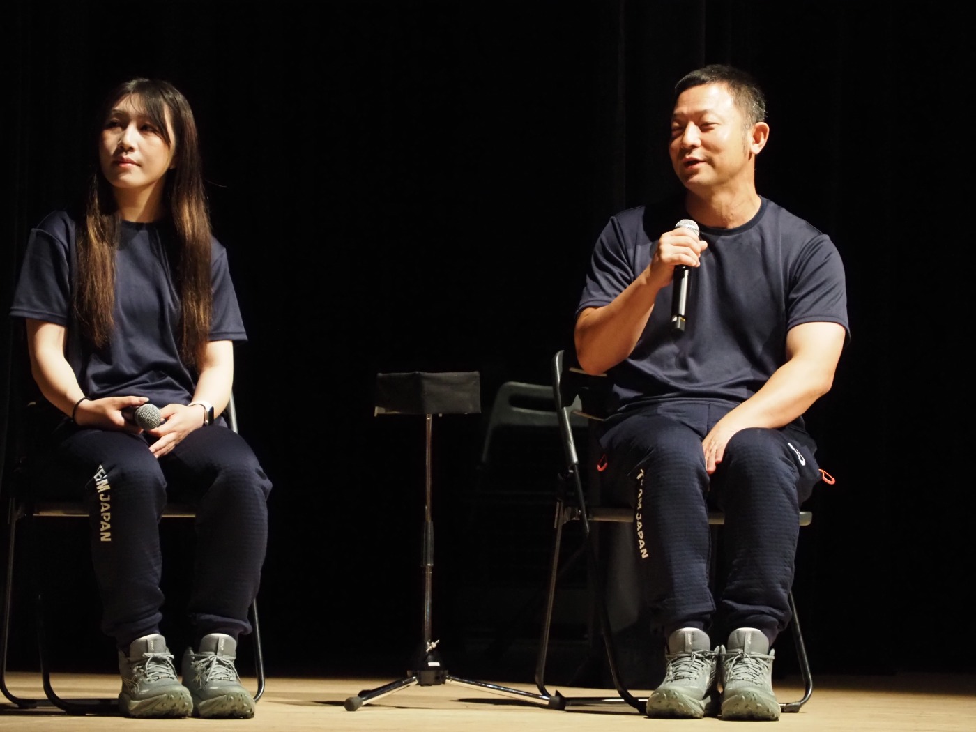 パラリンピックでの様子を話す岡部選手