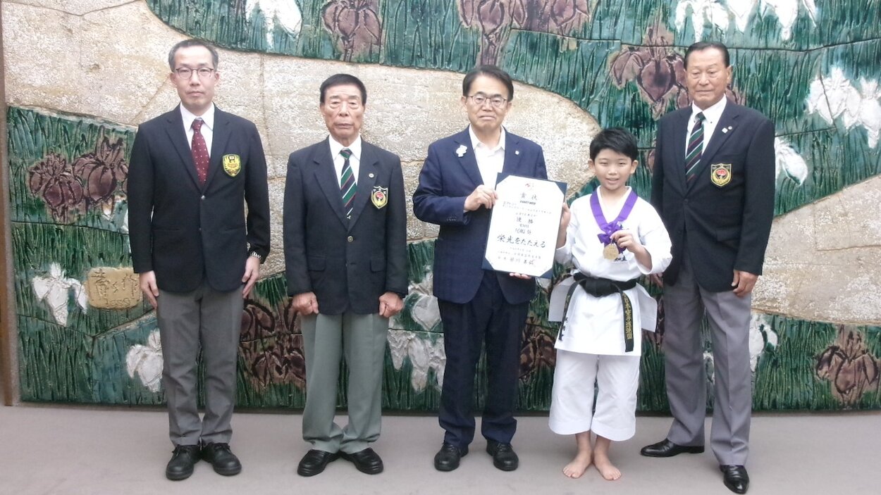 知事、関係者の皆様の集合写真