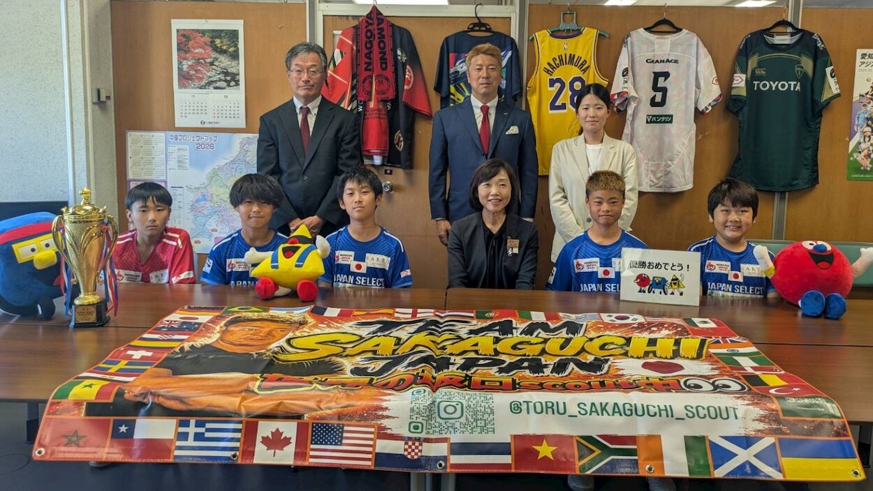 スポーツ局長、関係者の皆様の集合写真