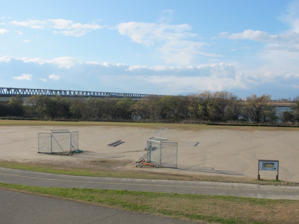 尾西河川敷グラウンド全景