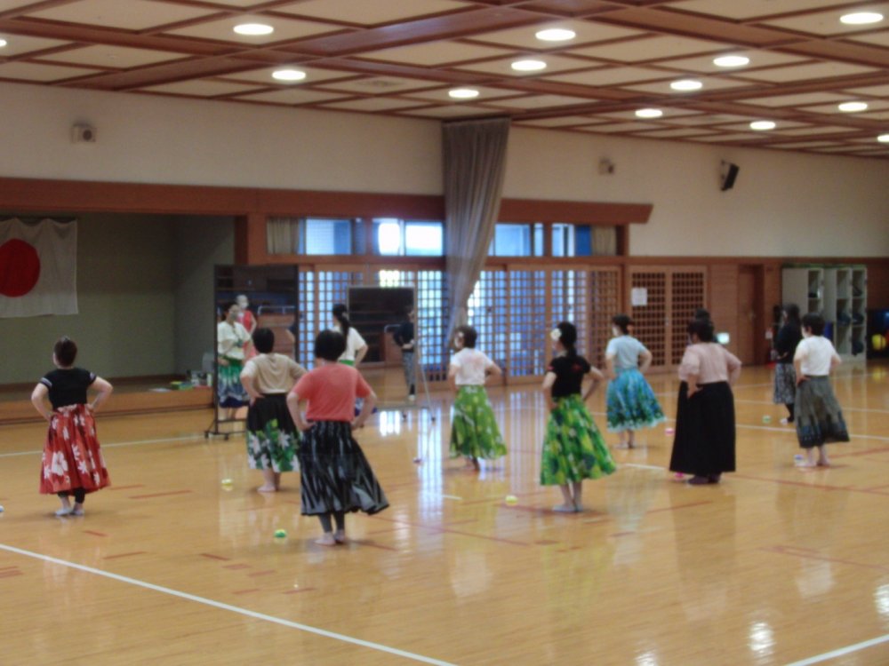 愛知県武道館　フラダンス教室風景