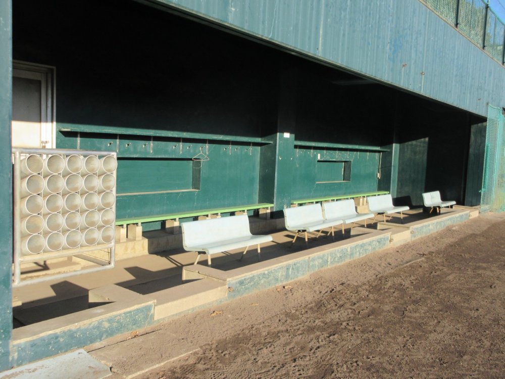 阿久比球場ベンチです。