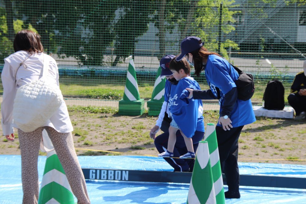 お楽しみコーナーでスラックラインをやりました